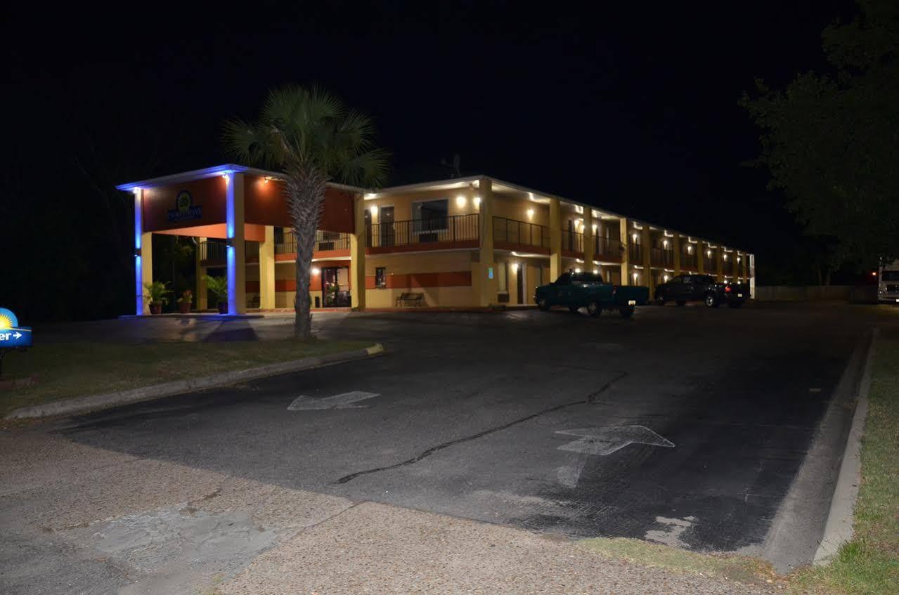 Days Inn Cheraw Kültér fotó